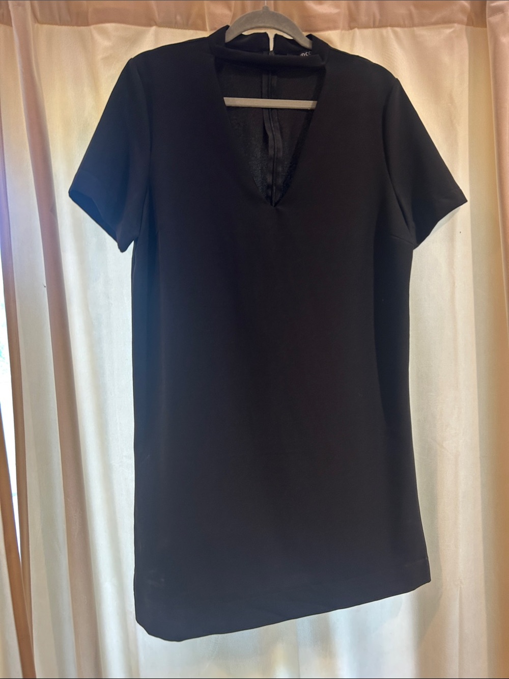 Women's Black Short-Sleeve Keyhole V Nevk Dress